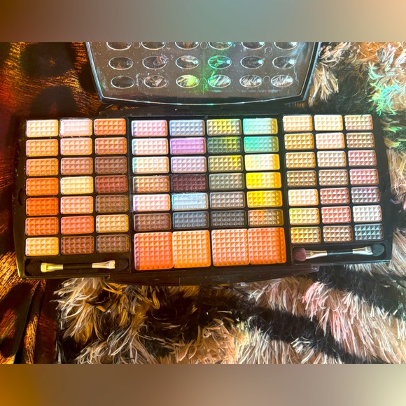 Colorful Makeup Palette Set - Picture 9 of 10